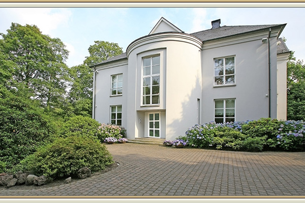 Repräsentative Villa in Mülheim a. d. Ruhr mit weitläufigen Parkgrundstück